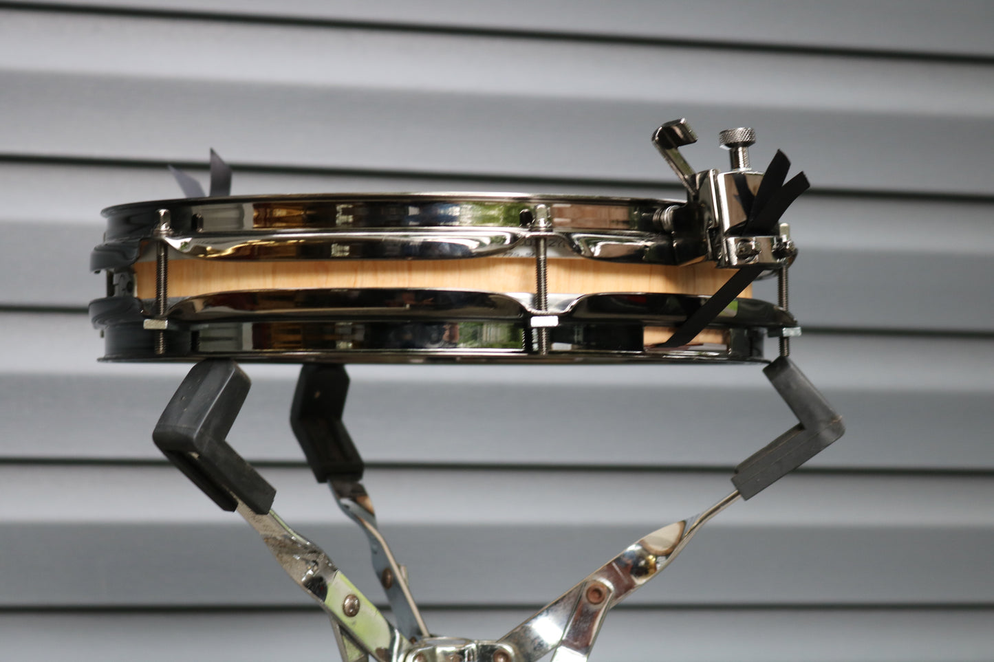 Oak stave single tension snare drum